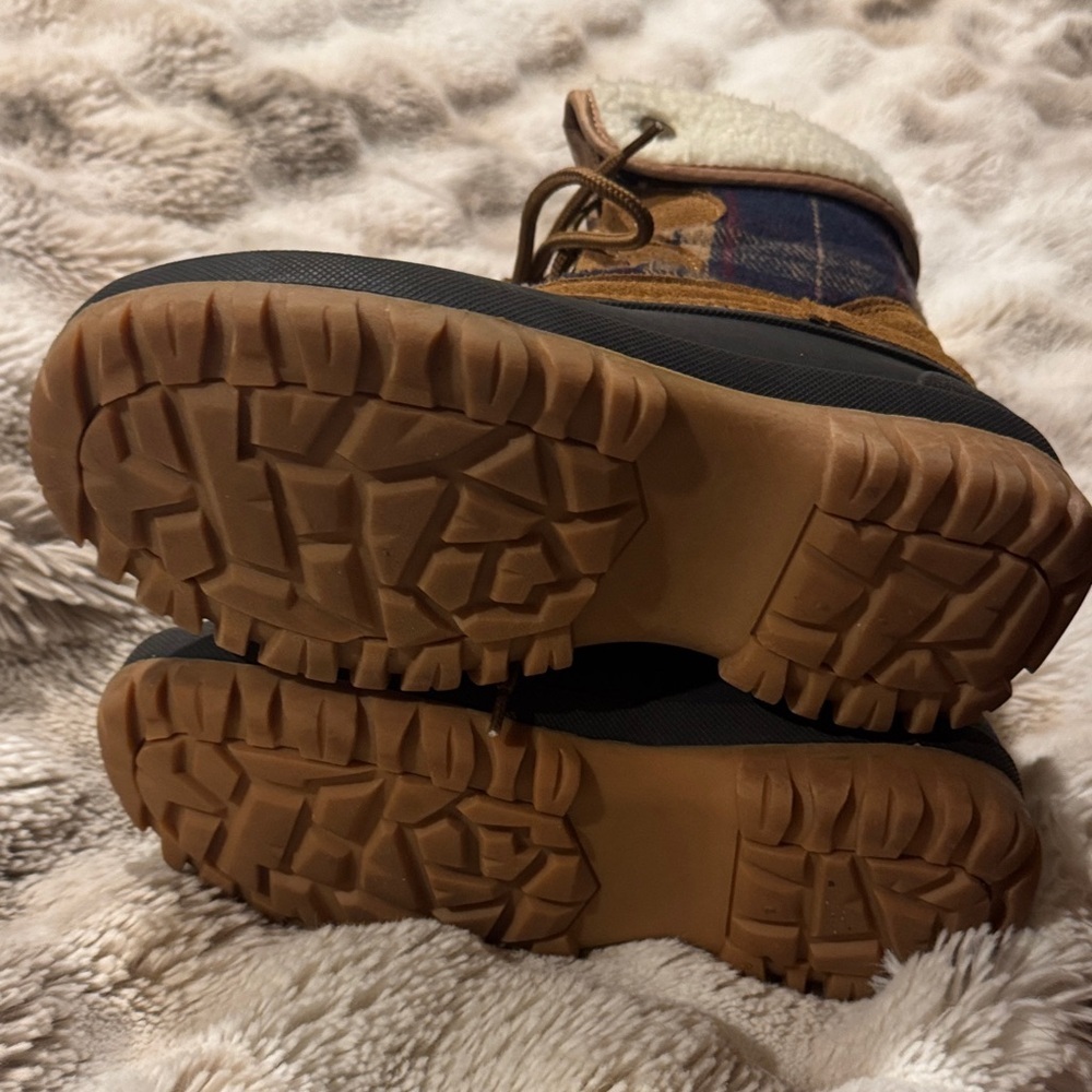 Women’s fur lined Brown and Black Winter Boots - Picture 5 of 9